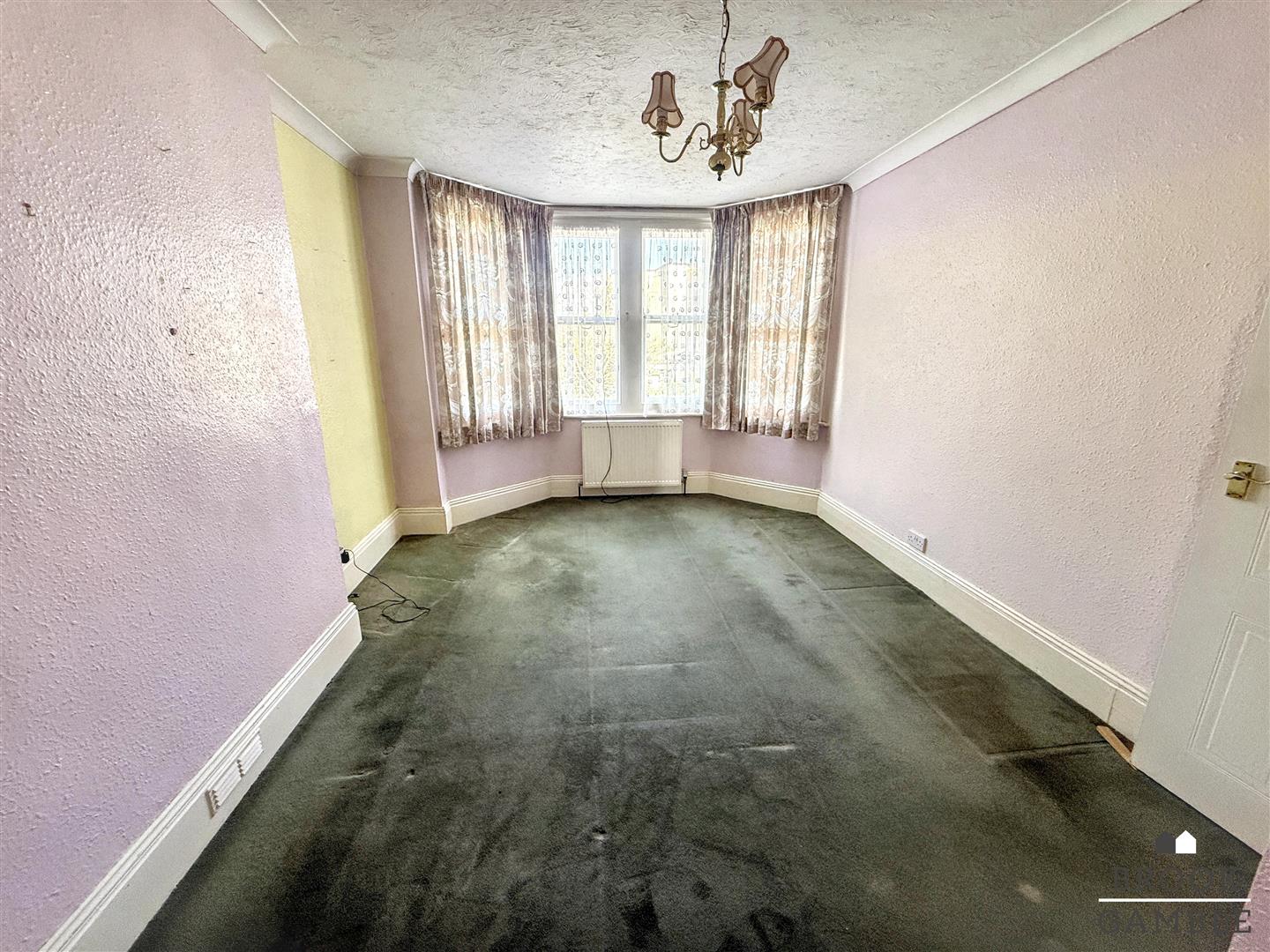 2 Bedroom Apartment - Conversion. Elms Avenue in Eastbourne, East Sussex 13